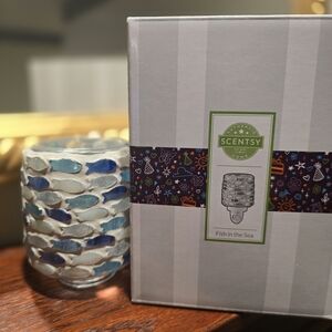 Scentsy Fish in the Sea Warmer - Blue and White *NEW*